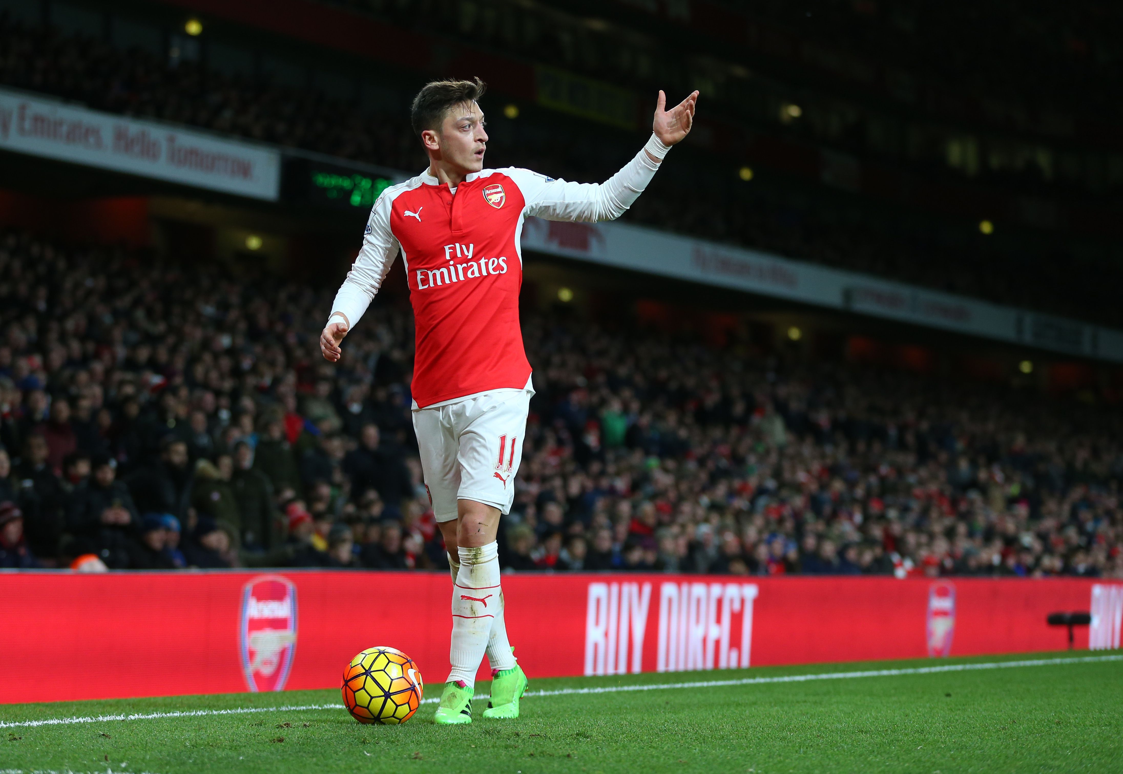 Mesut Ozil In Match , HD Wallpaper & Backgrounds