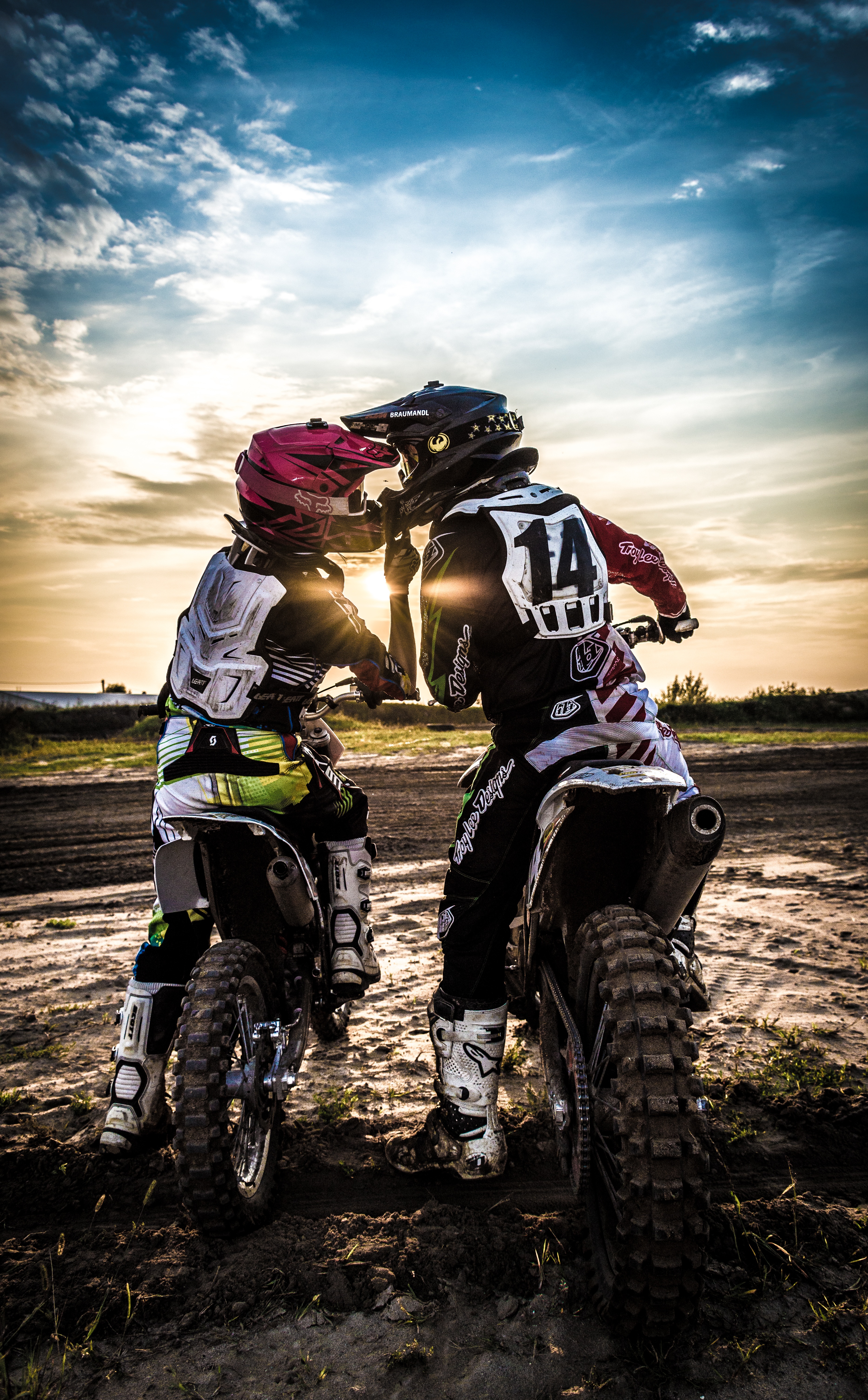 Similar Photos - Motocross Wallpaper Iphone , HD Wallpaper & Backgrounds