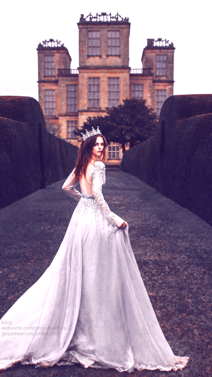 Girl And Photo Image - Hardwick Hall , HD Wallpaper & Backgrounds