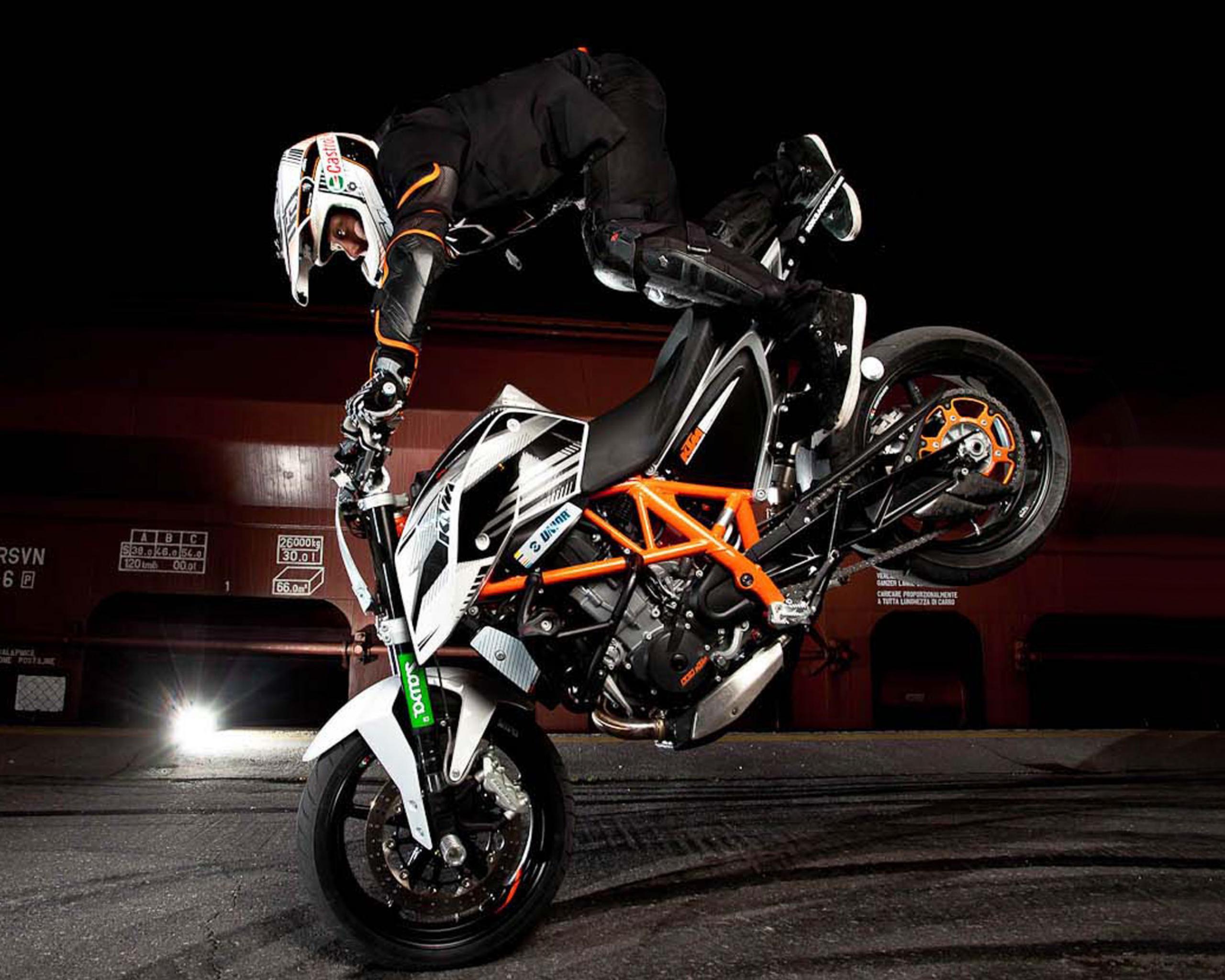 Ktm Duke Bike Hd Wallpapers - Ktm Bike Stunt , HD Wallpaper & Backgrounds