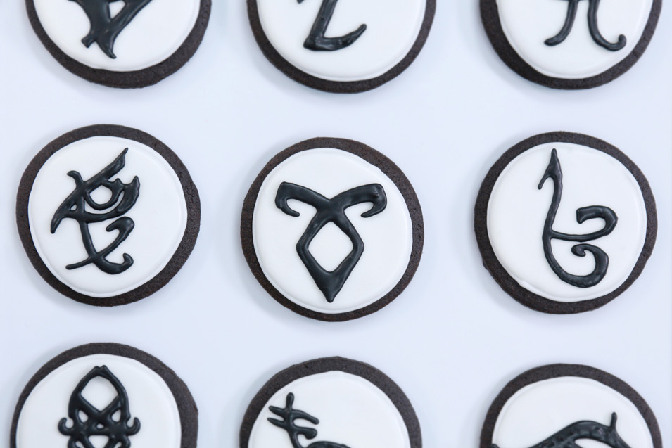 How To Make Shadowhunters Rune Cookies Rosanna Pansino - Nerdy Nummies Shadowhunters Cookies , HD Wallpaper & Backgrounds