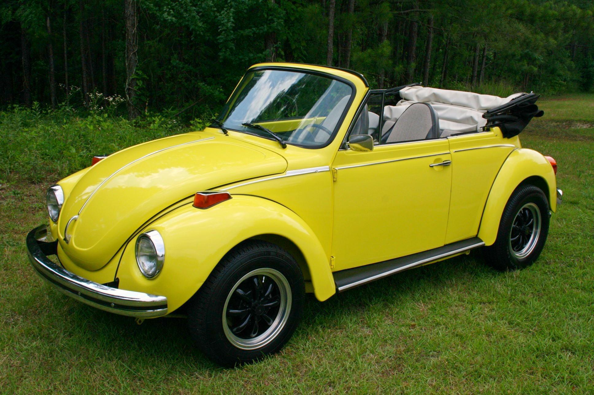 '73 Vw Super Beetle Convertible - Old Convertible Beetle Yellow , HD Wallpaper & Backgrounds