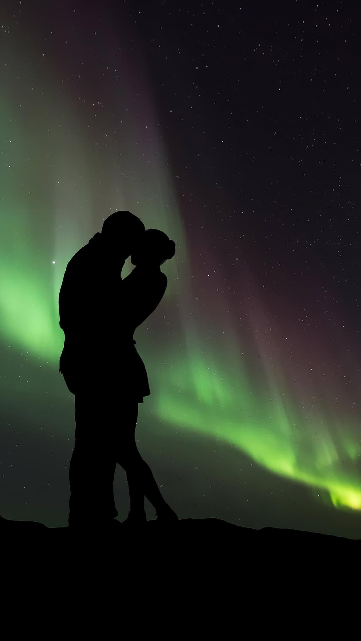 Wallpaperiphone6 Wallpaperiphone5 Wallpaperiphone4 - Kissing Under Northern Lights , HD Wallpaper & Backgrounds