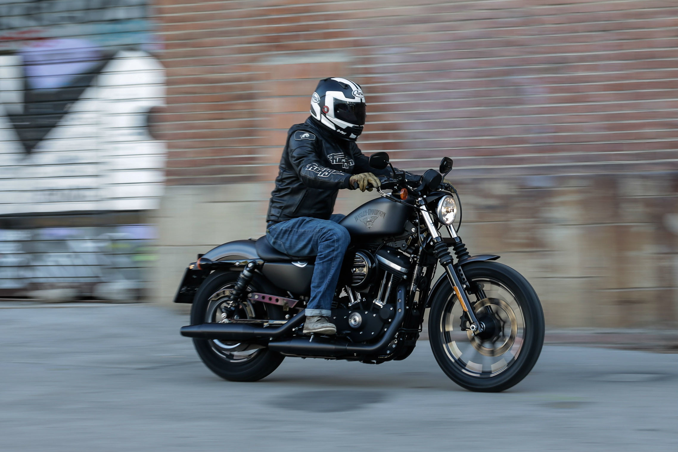 Harley-davidson Sportster Iron - Iron 883 Riding Position , HD Wallpaper & Backgrounds