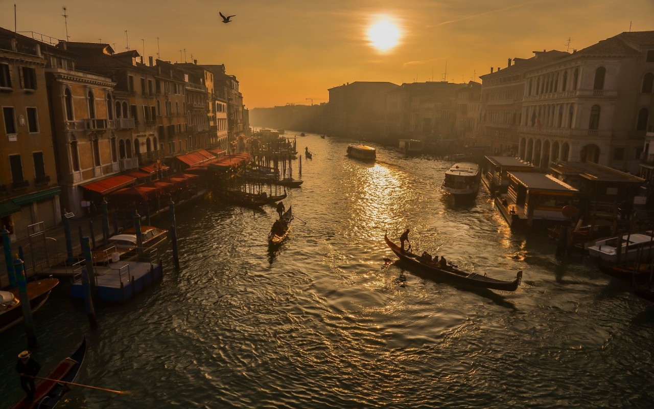 Originalwide Gondola Rides Venice Sunset Wallpapers - Venice Gondolas , HD Wallpaper & Backgrounds