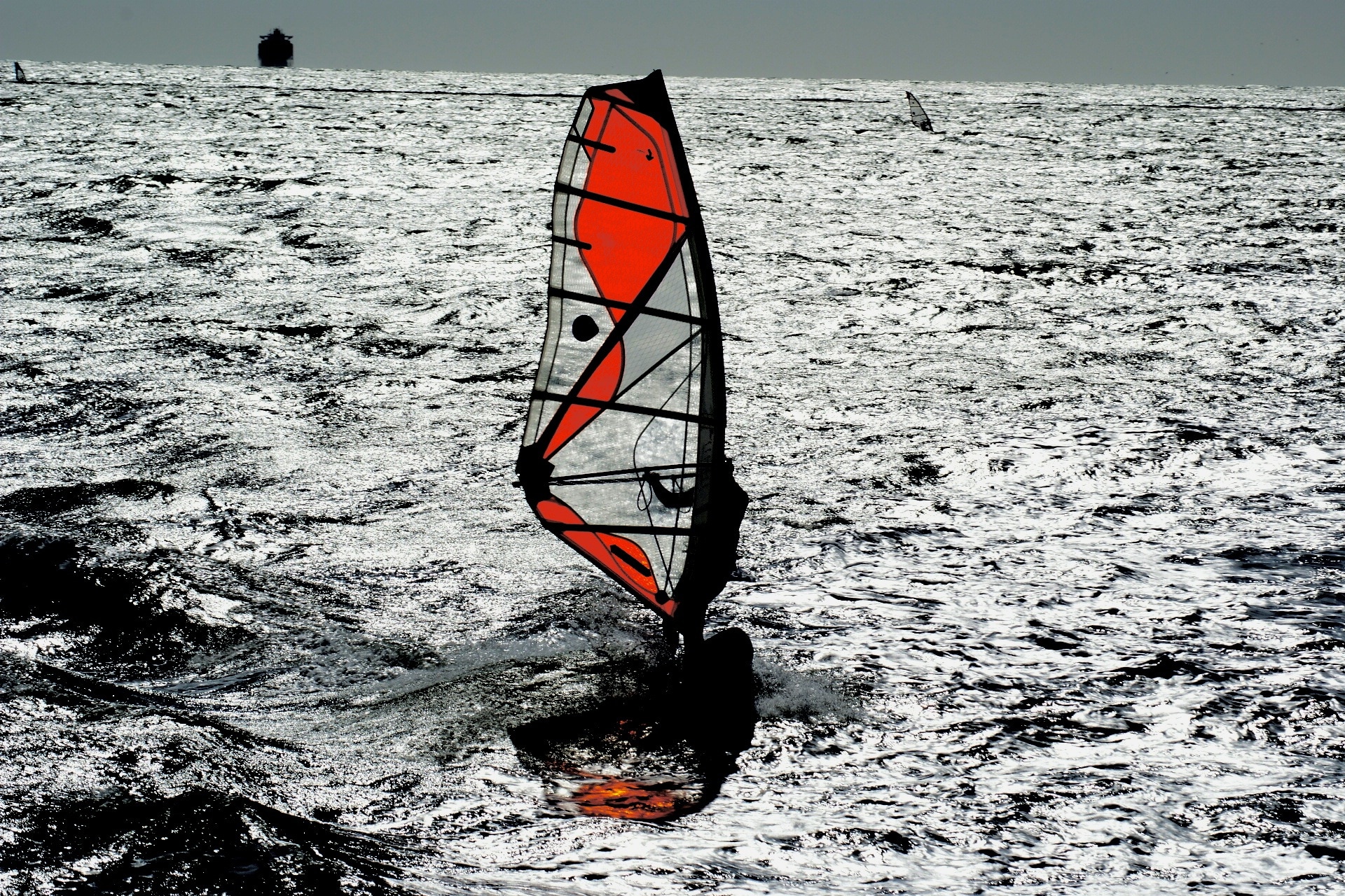 Red And White Windsurf Board - Windsurfing , HD Wallpaper & Backgrounds