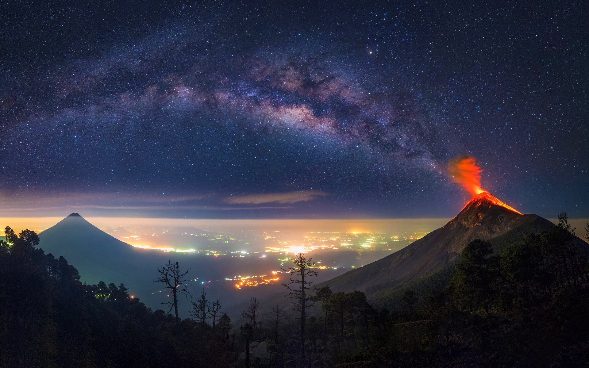 Volcano, Milky Way, Guatemala, Nature, Space, Horizon, - Volcano Erupts Milky Way , HD Wallpaper & Backgrounds