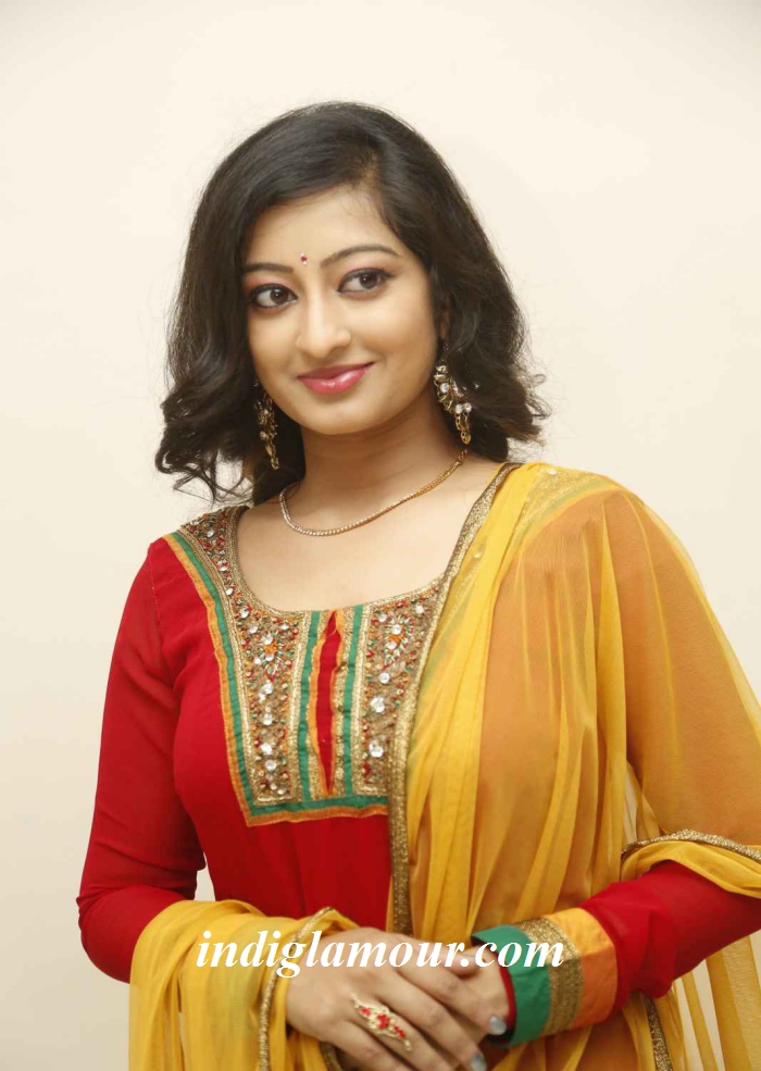 Tejaswini Prakash Actress Photos (3) - Photo Shoot , HD Wallpaper & Backgrounds