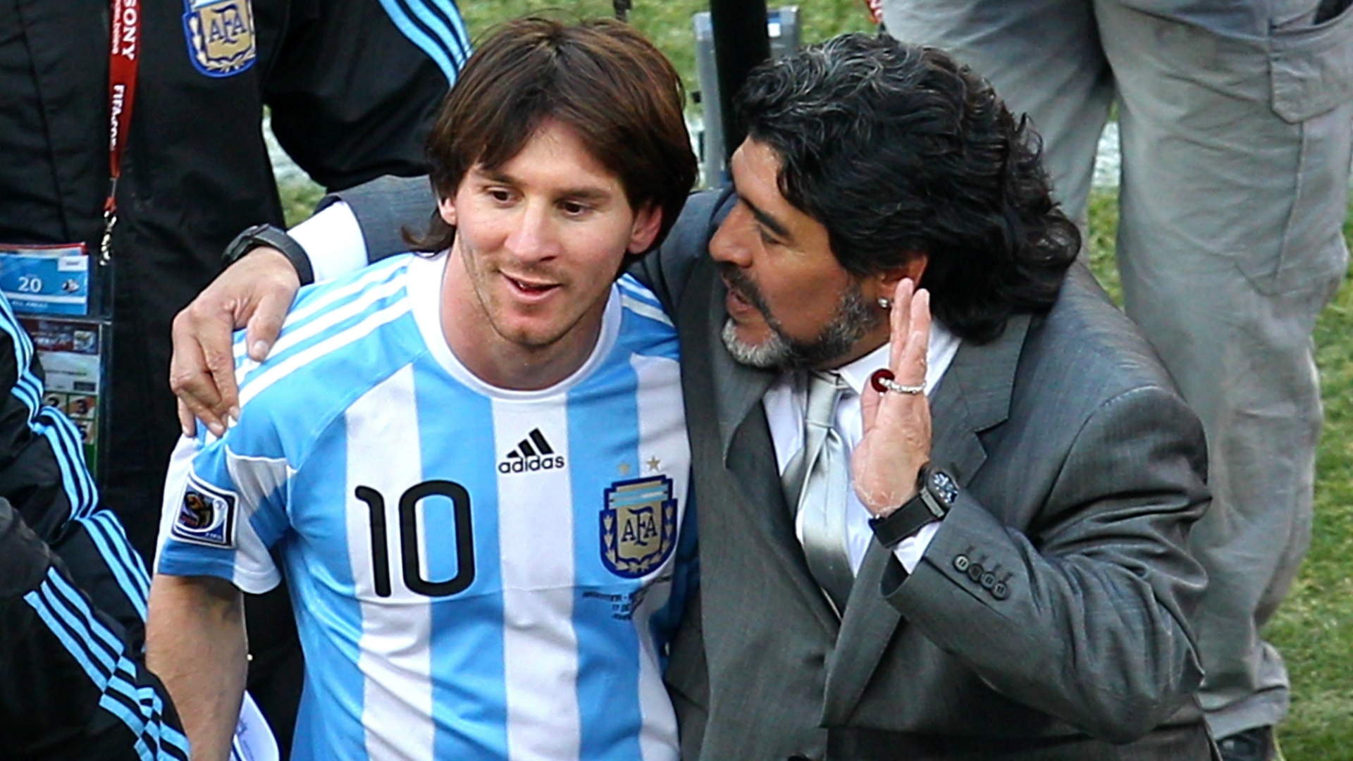 Lionel Messi And Diego Maradona - Diego Maradona And Messi , HD Wallpaper & Backgrounds