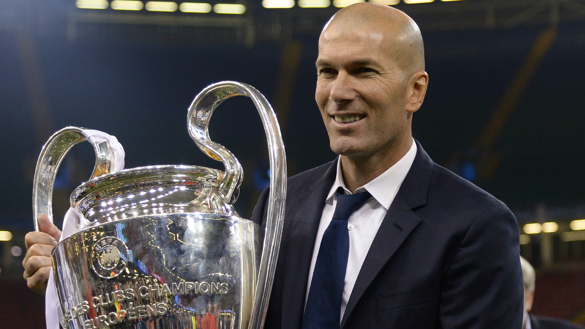 Zidane's Prophetic Speech From Last May Resurfaces - Zinedine Zidane With Trophy , HD Wallpaper & Backgrounds