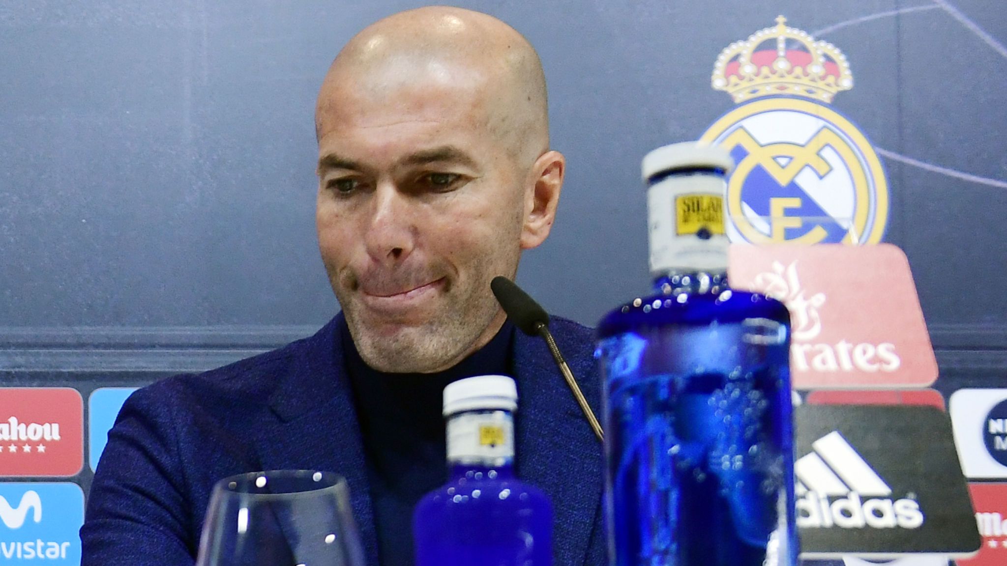 Zinedine Zidane Quits As Real Madrid Boss Days After - Zinedine Zidane Coach , HD Wallpaper & Backgrounds