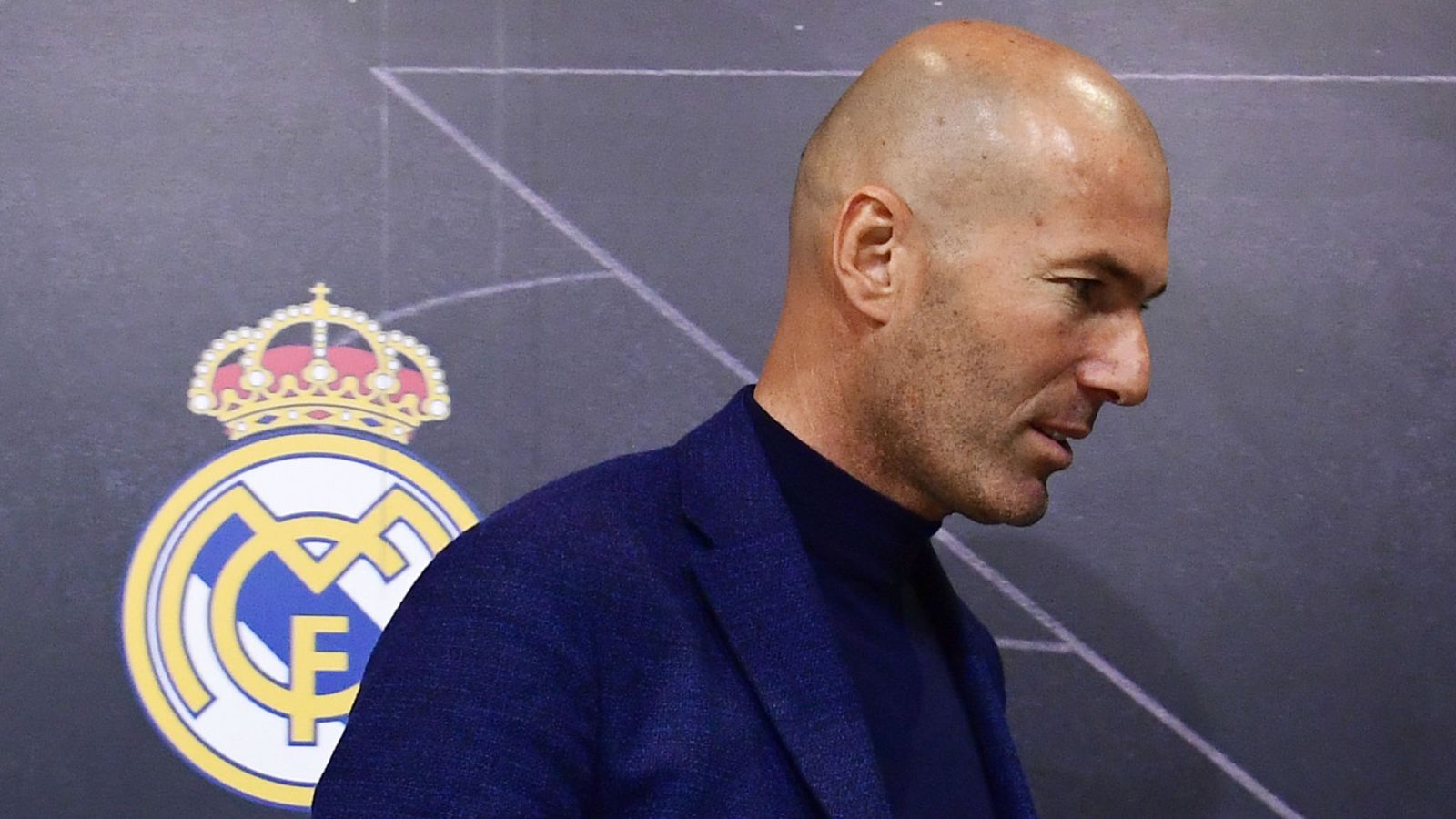 Zinedine Zidane Quits As Real Madrid Manager After - Zidane Left Real Madrid , HD Wallpaper & Backgrounds