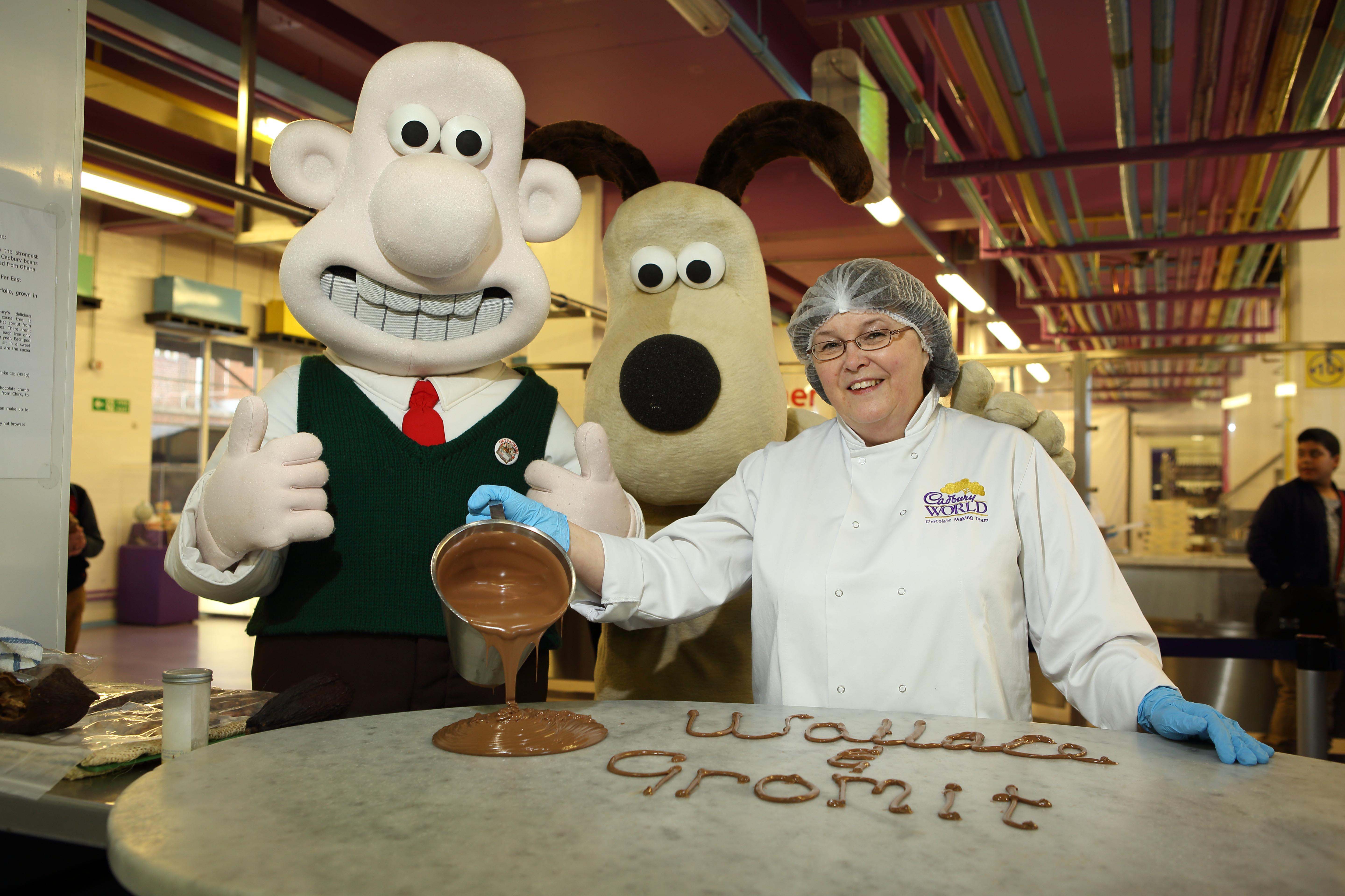 Wallace And Gromit Mascots Make Chocolate - Wallace And Gromit Mascots , HD Wallpaper & Backgrounds
