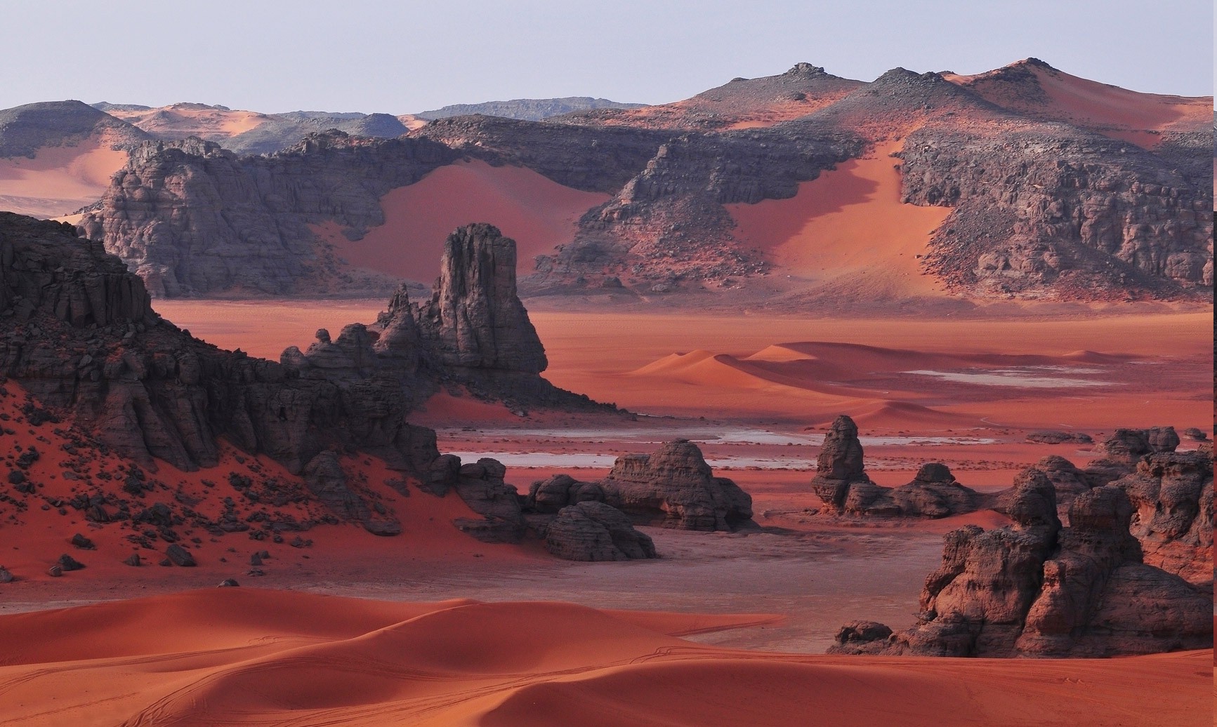 Desert, Sahara, Algeria, Dune, Rock, Mountain, Red, - Algeria Desert Mountains , HD Wallpaper & Backgrounds