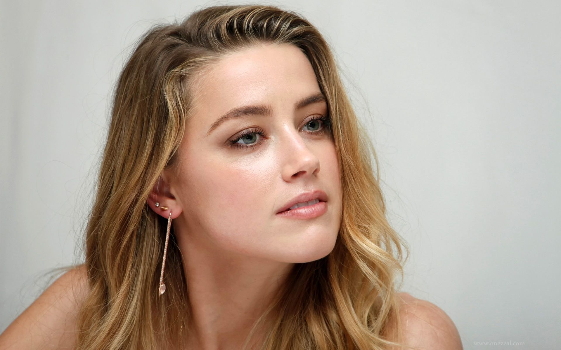 Download Cute Amber Heard Hd Wallpaper For Your Desktop - Beautiful Faces Of The World , HD Wallpaper & Backgrounds