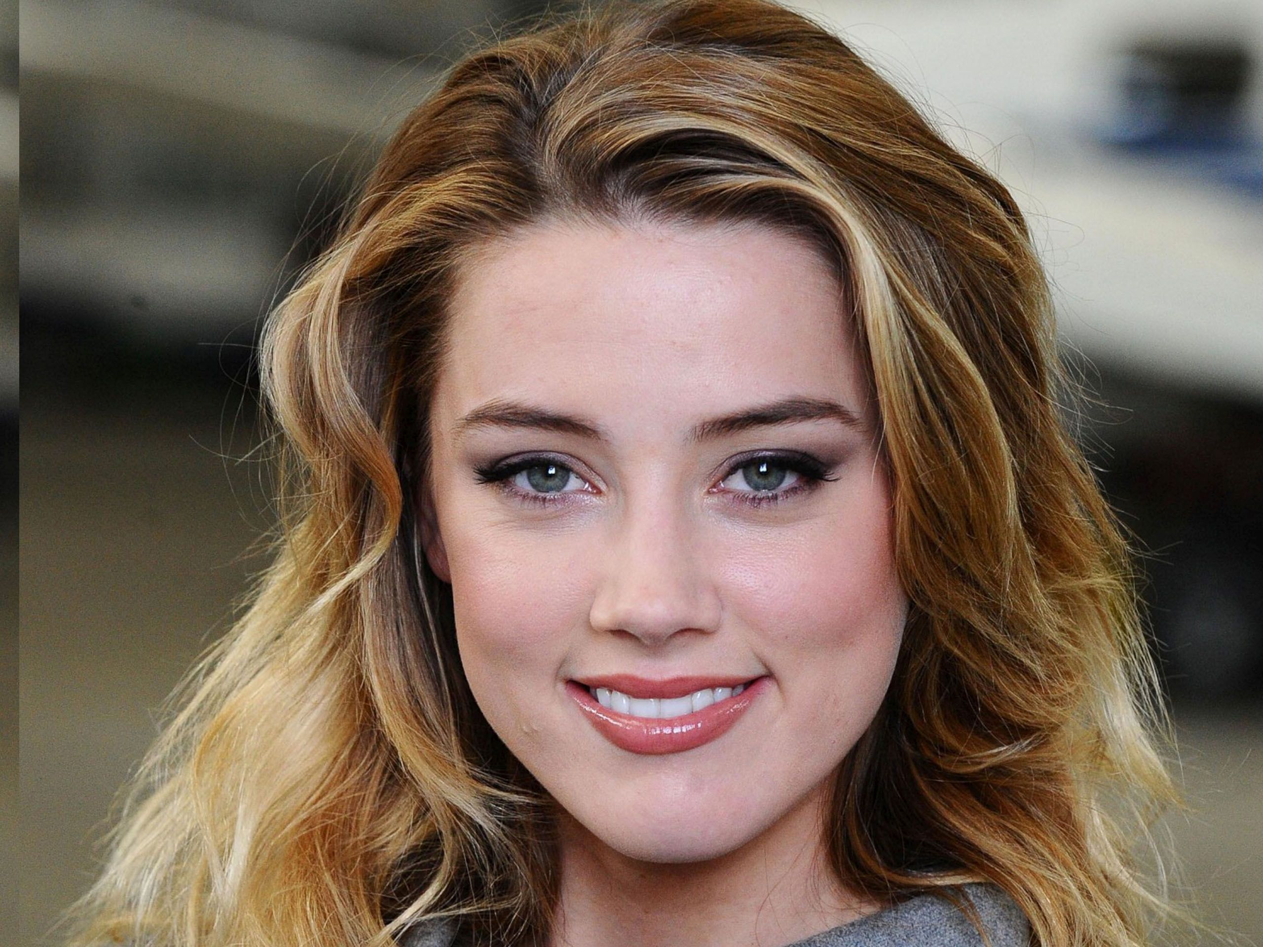 Amber Heard Hd Wallpaper - Actress Amber Heard , HD Wallpaper & Backgrounds