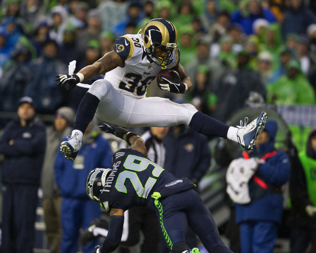 Rams Running Back Todd Gurley Jumps Over Seahawks Safety - Todd Gurley Vs Seahawks , HD Wallpaper & Backgrounds