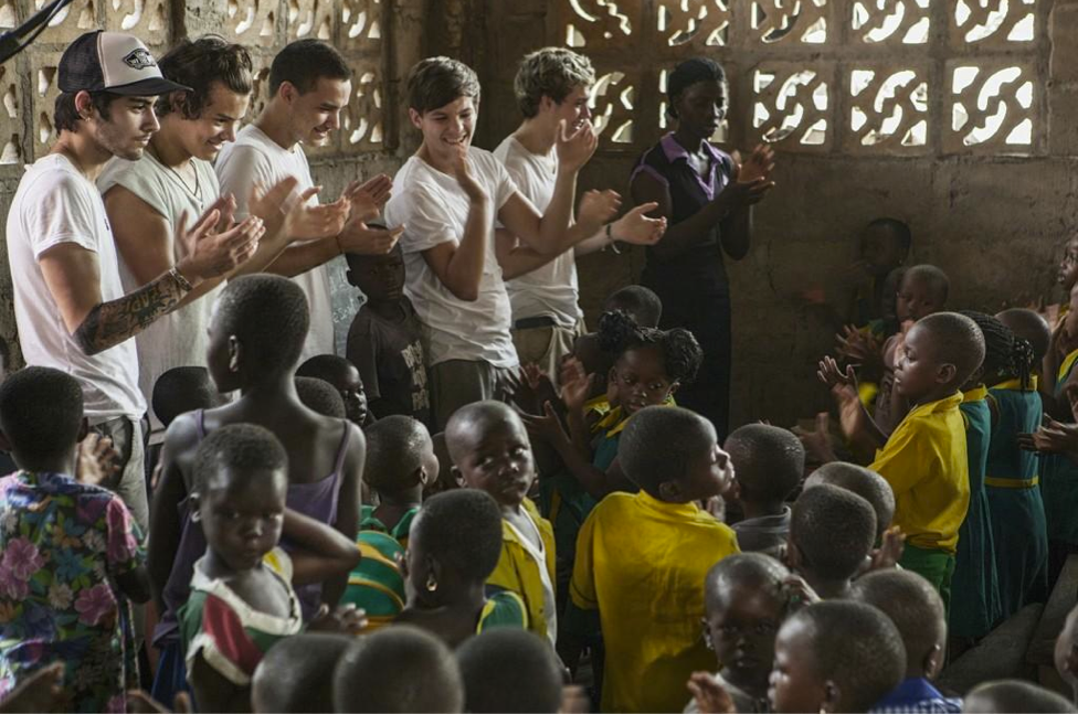 One Direction Images One Direction In Accra, Ghana - One Direction Red Nose Day Africa , HD Wallpaper & Backgrounds