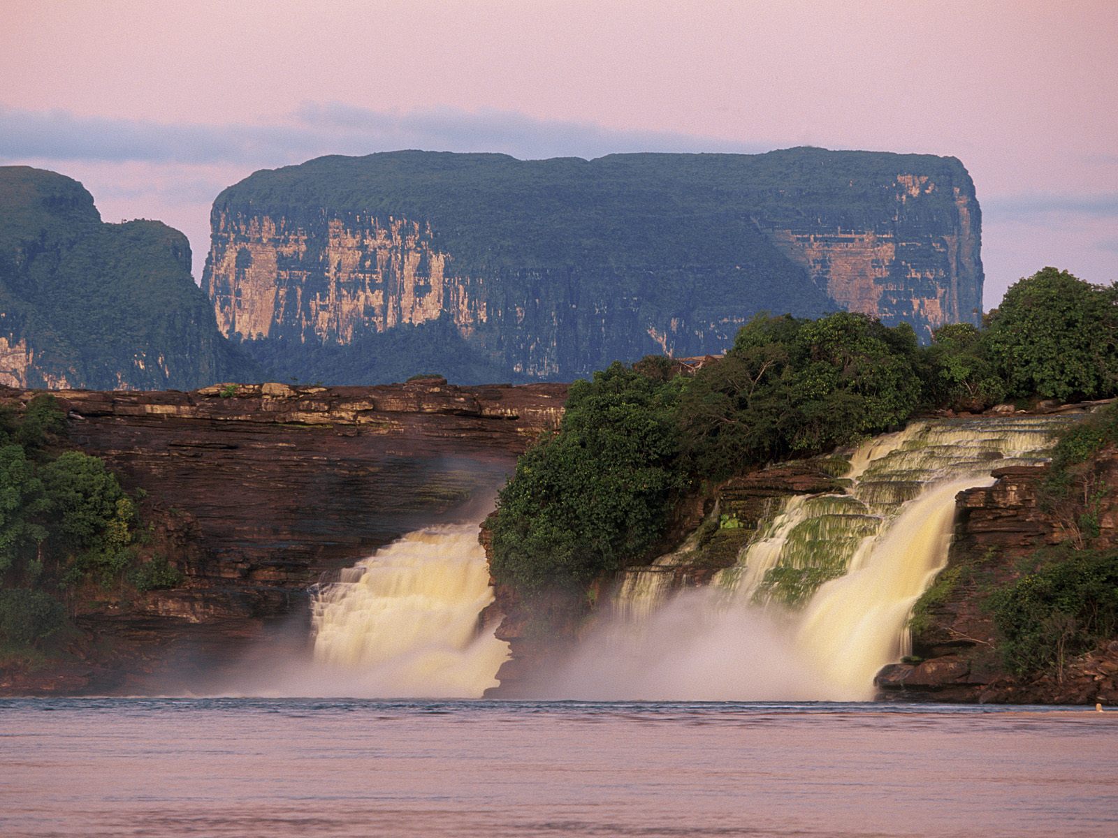 El Hacha Waterfall Canaima National Park Venezuela - Canaima National Park , HD Wallpaper & Backgrounds