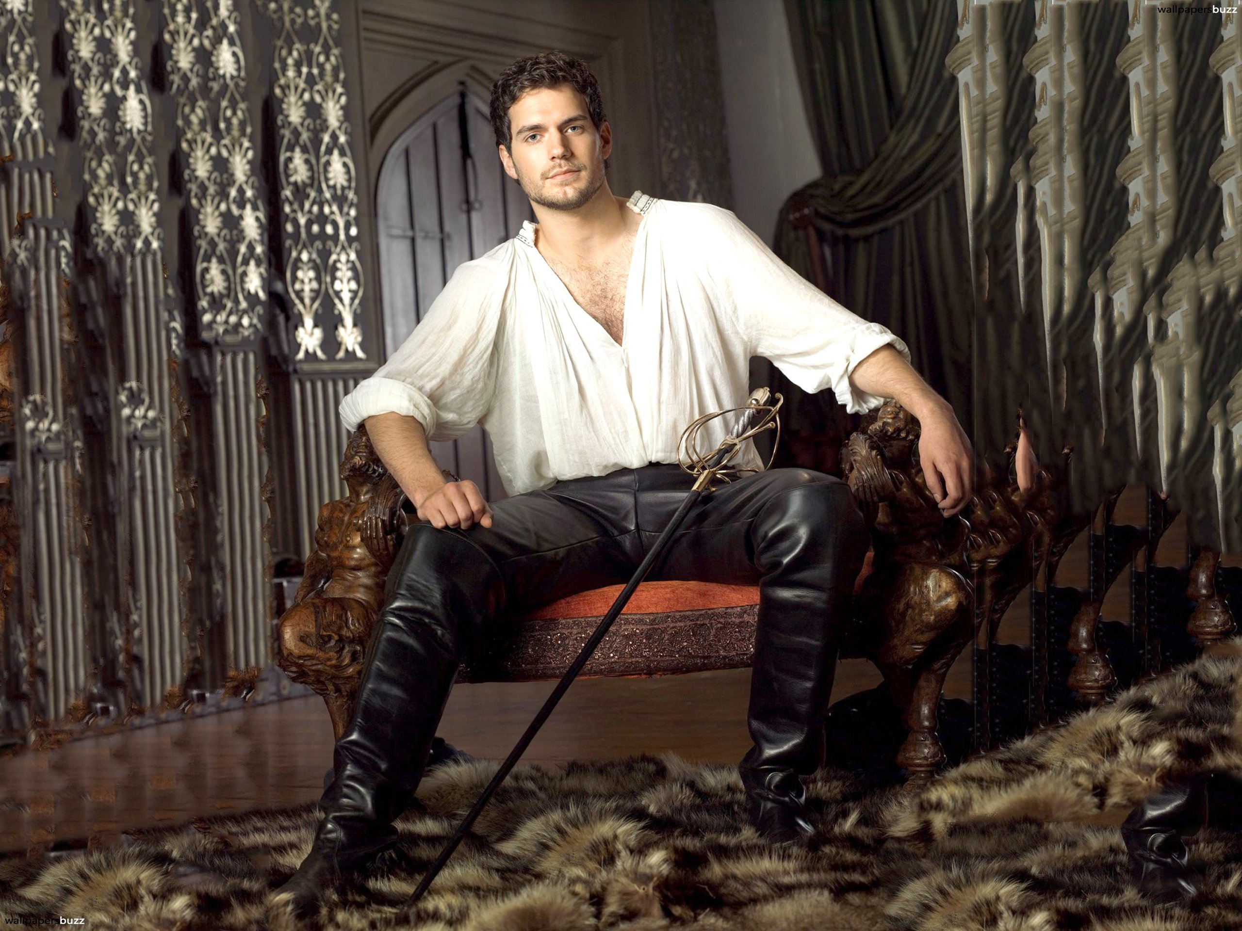 Henry Cavill In The Chair - Henry Cavill Les Tudors , HD Wallpaper & Backgrounds
