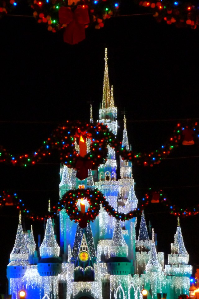 Download Castle, Decorative Lights Wallpaper - Disney World, Cinderella Castle , HD Wallpaper & Backgrounds