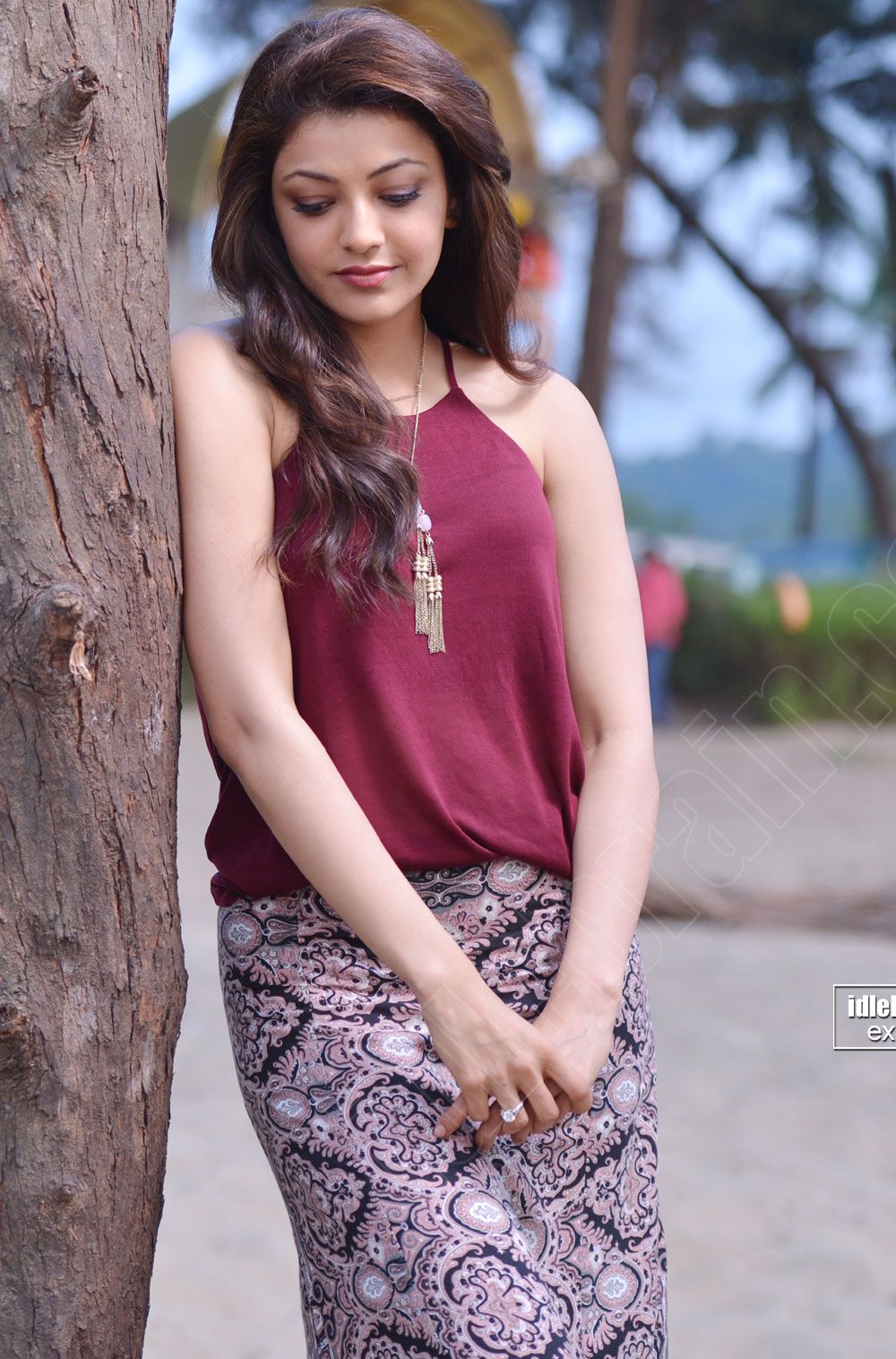Kajal Agarwal Latest Cute & Sexy Stills In A Beach - Miss U Shayari In Hindi For Boyfriend , HD Wallpaper & Backgrounds