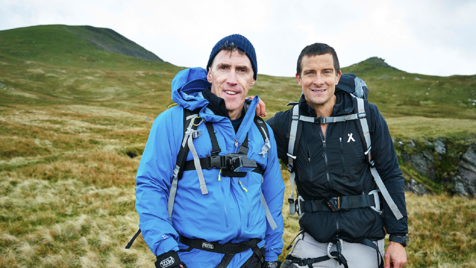 Rob Brydon And Bear Grylls Rescue Sheep During Welsh - Bear Grylls Rob Brydon , HD Wallpaper & Backgrounds