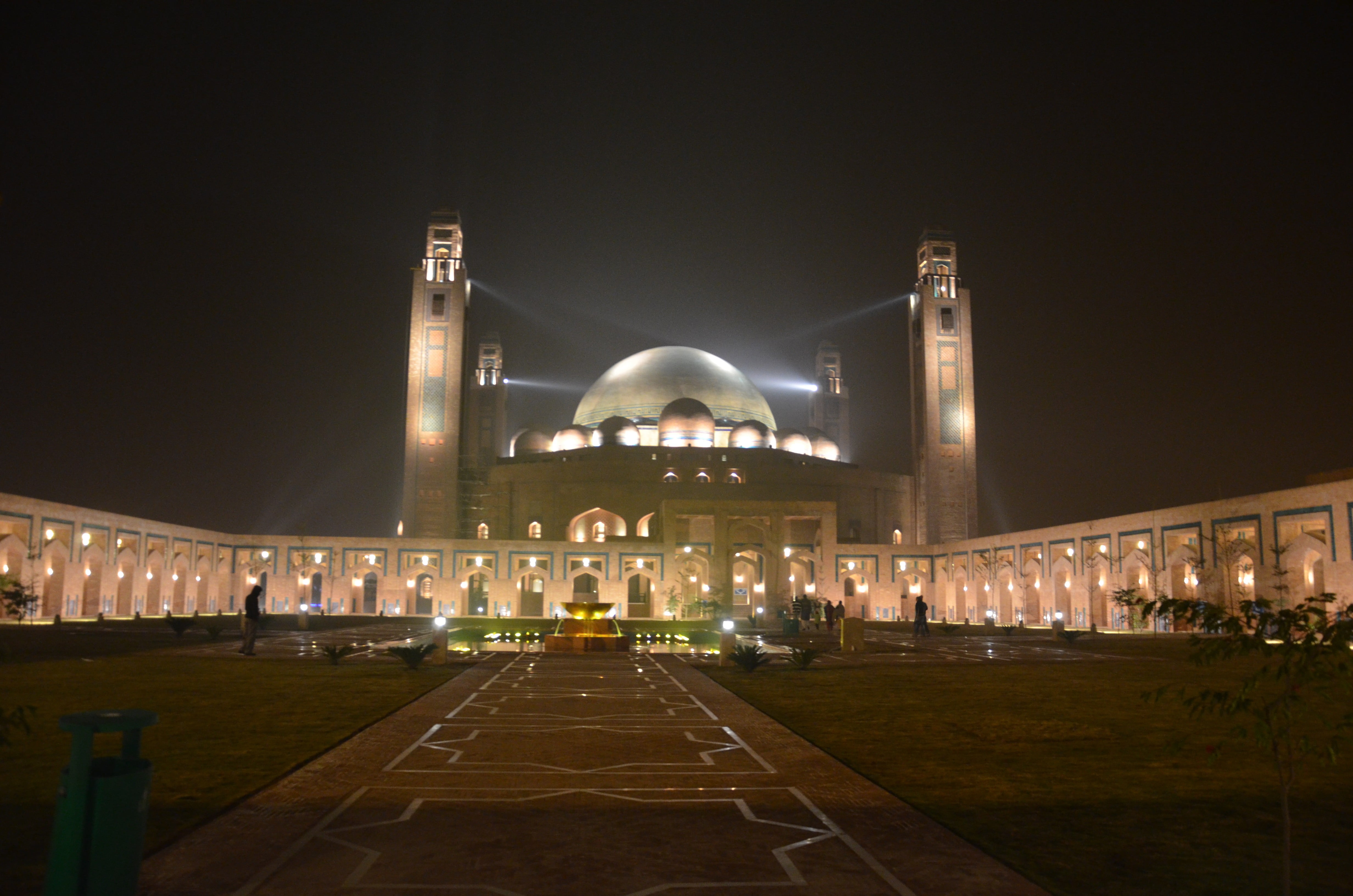 Beige Dome Building, Mosque, Lahore, Islamic Architecture, - Bahria Grand Jamia Mosque , HD Wallpaper & Backgrounds