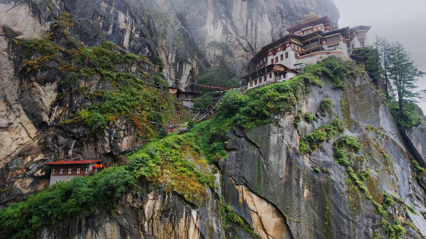 Paro Taktsang Above Paro Valley, Bhutan - Paro Taktsang , HD Wallpaper & Backgrounds