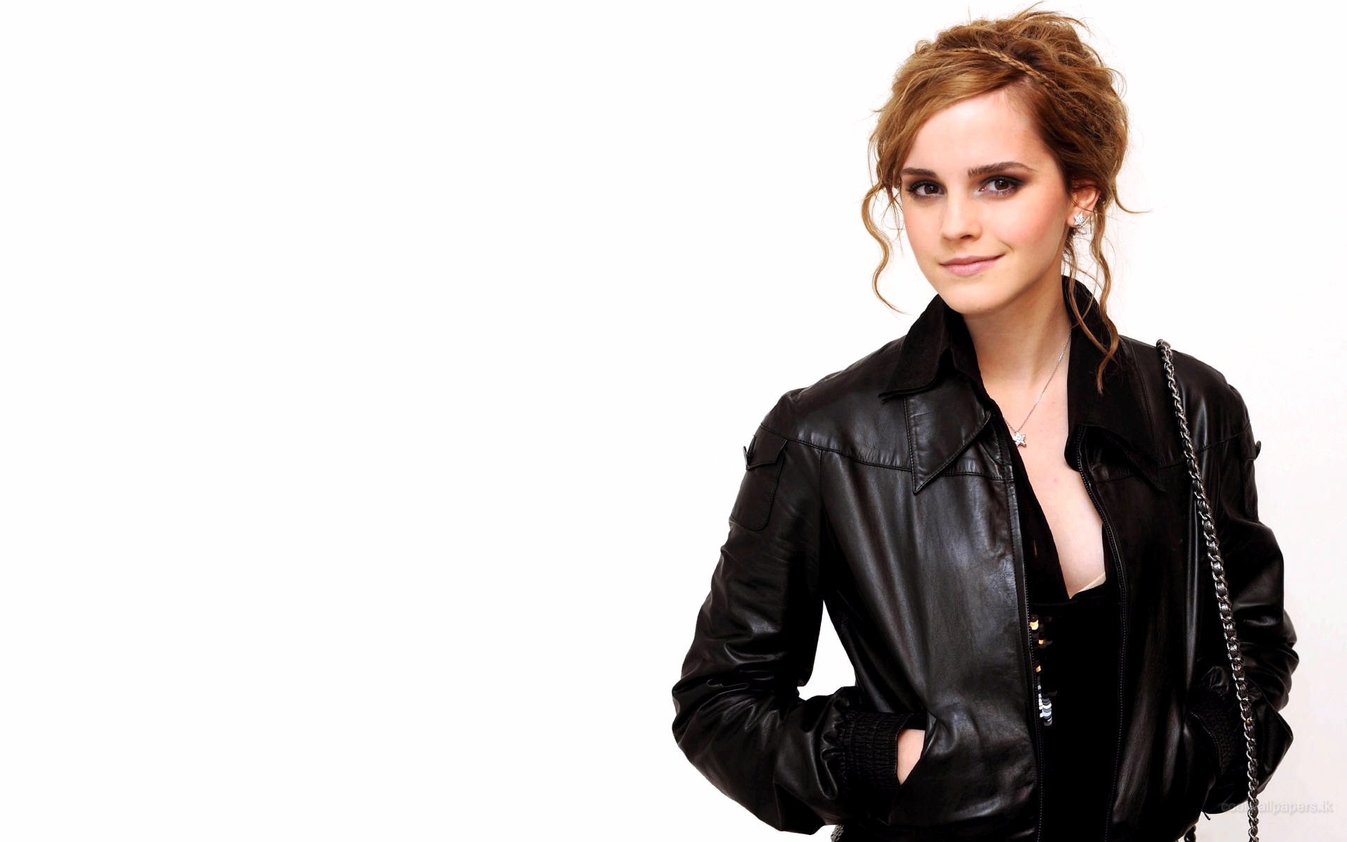 Wallpaper - Actress In Leather Jacket , HD Wallpaper & Backgrounds