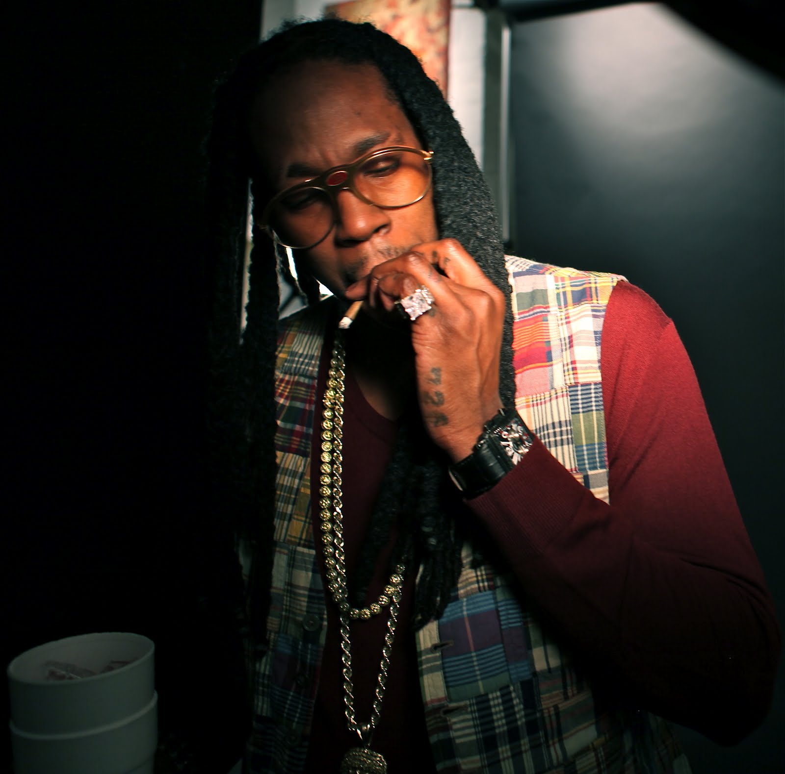2 Chainz Denies Arrest Lax Airport Weed The Jasmine - 2 Chainz Smoking A Joint , HD Wallpaper & Backgrounds