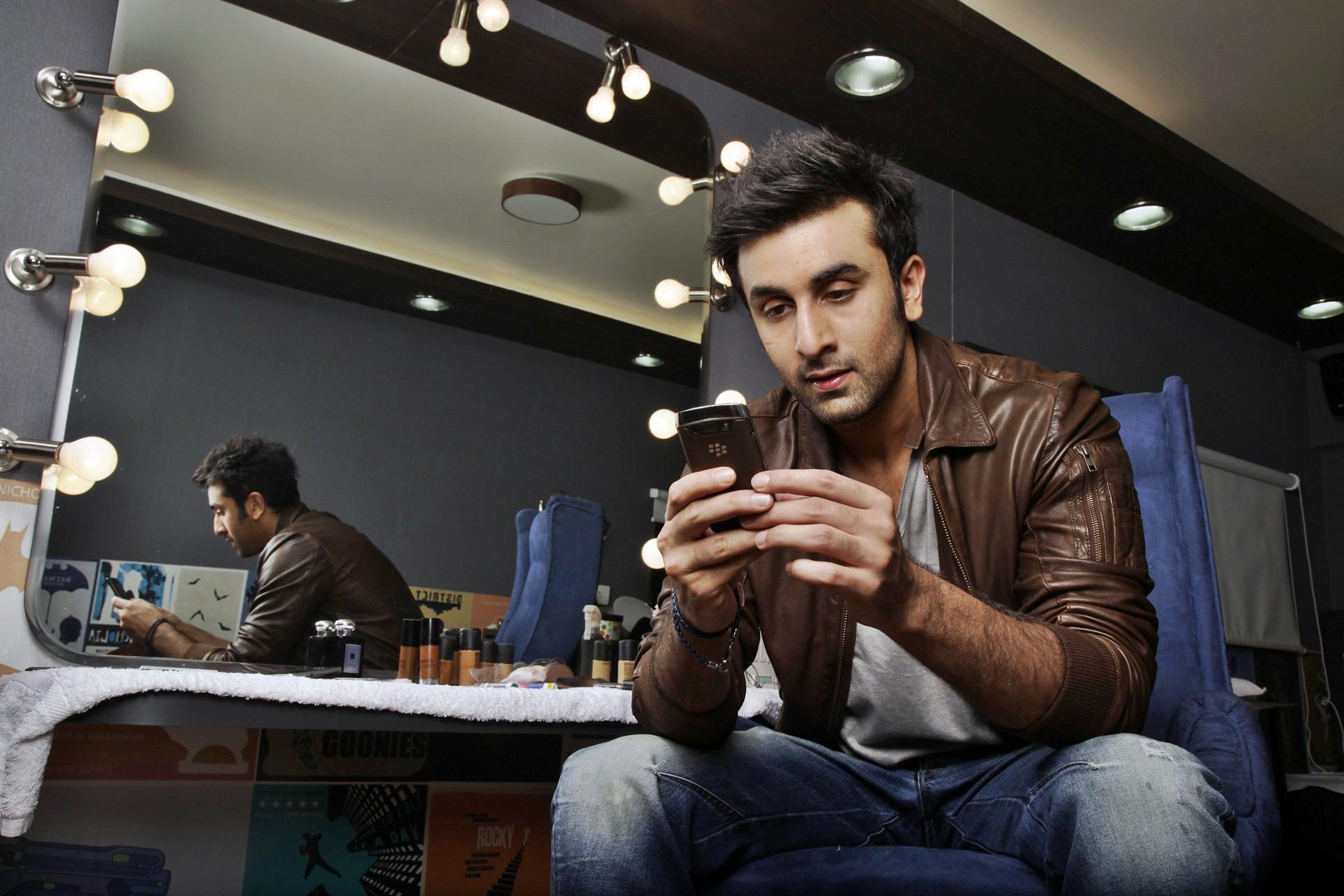 Leather Jackets Wallpapers - Your Mood Is Off (#1347373) - HD Wallpaper