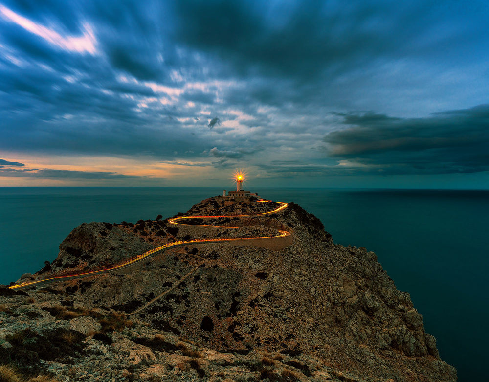 Wallpaper The Road Leading To The Lighthouse, Cap De - Lighthouse Of Cap De Formentor , HD Wallpaper & Backgrounds