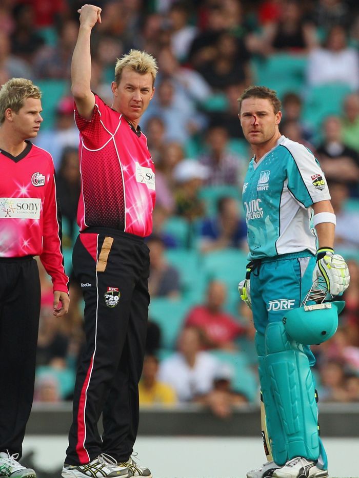 Brett Lee Of The Sixers Calls For Help After Hitting - Brendon Mccullum Big Bash , HD Wallpaper & Backgrounds