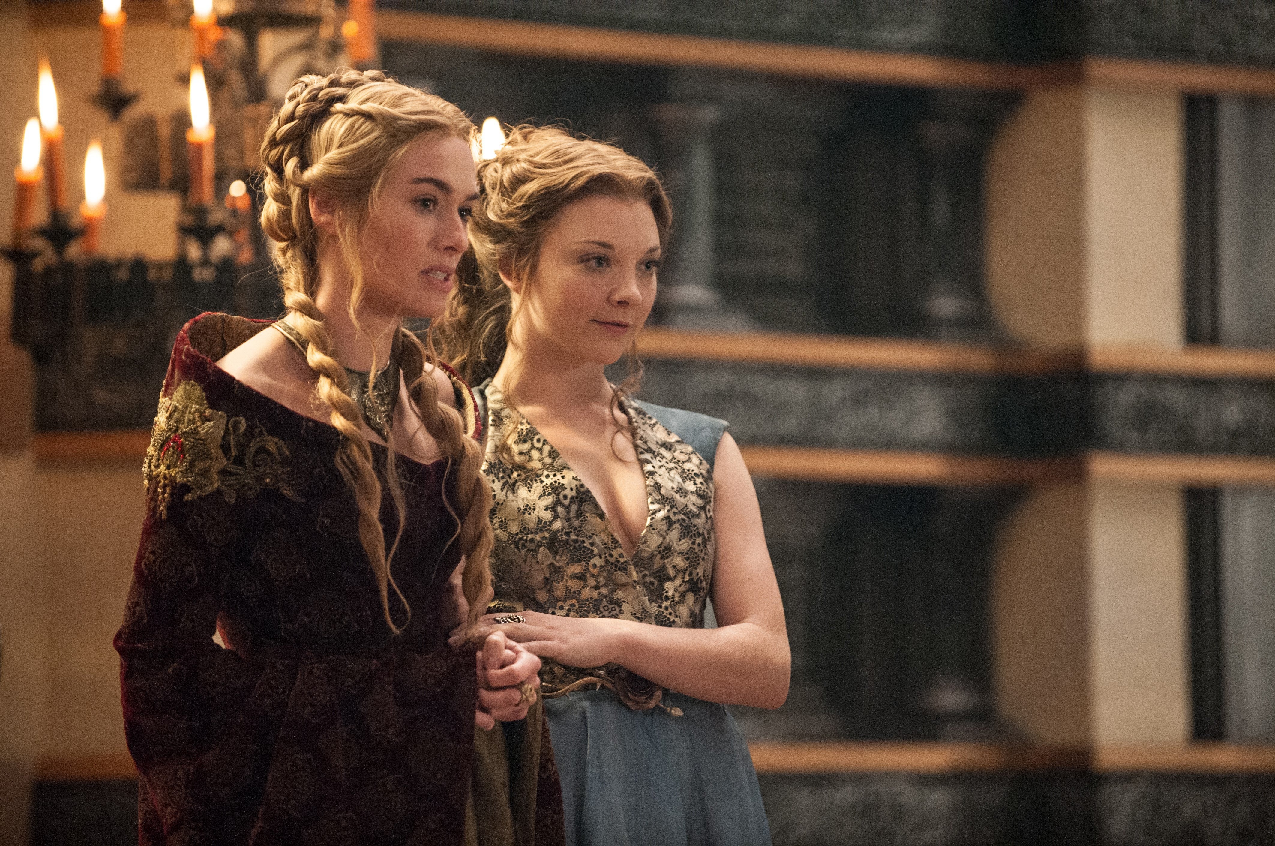 Game Of Thrones Margaery Tyrell And Cersei Lannister - Margaery Tyrell Vs Cersei , HD Wallpaper & Backgrounds