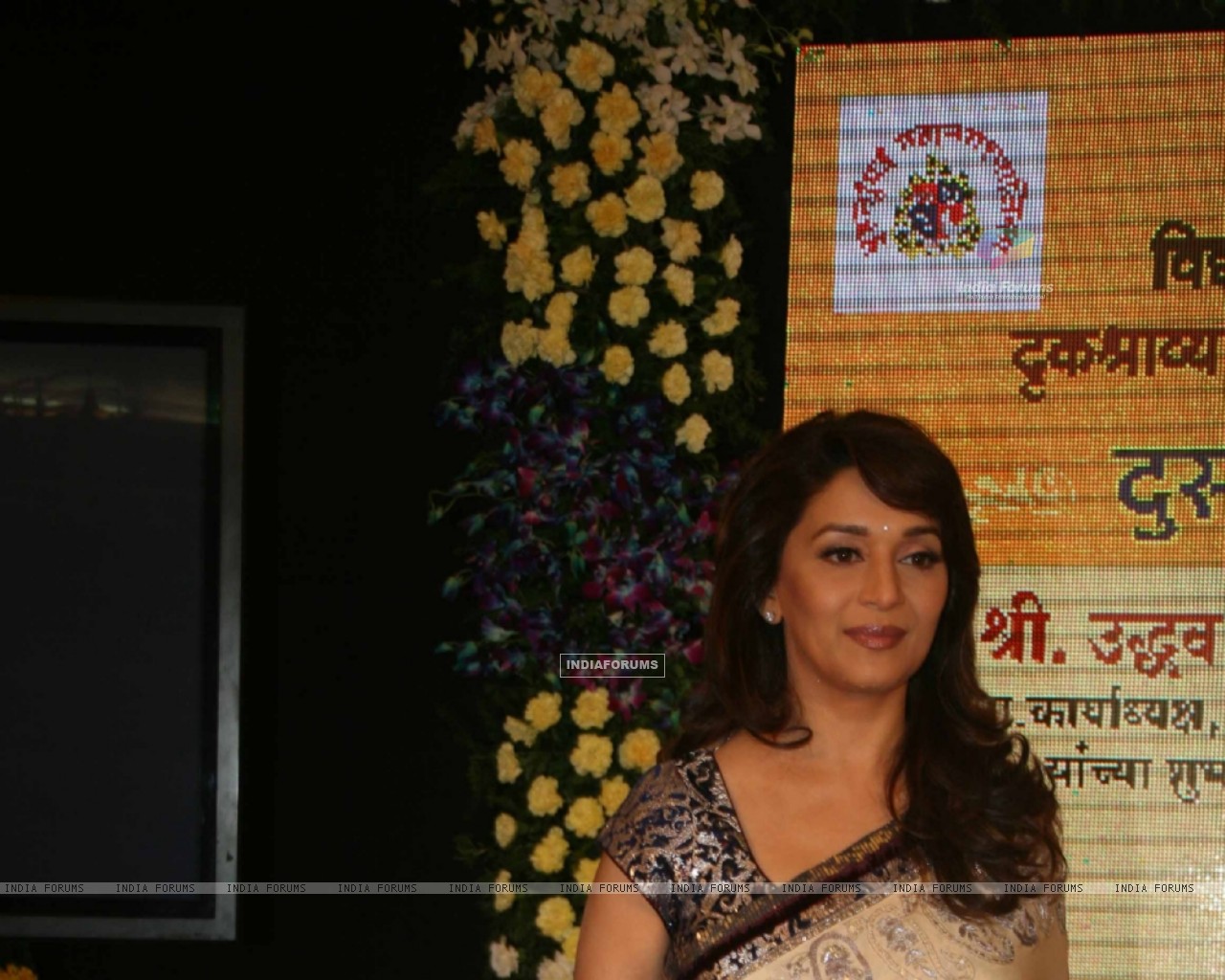 Madhuri Dixit At Valuable Group Virtual Bmc School - Girl , HD Wallpaper & Backgrounds