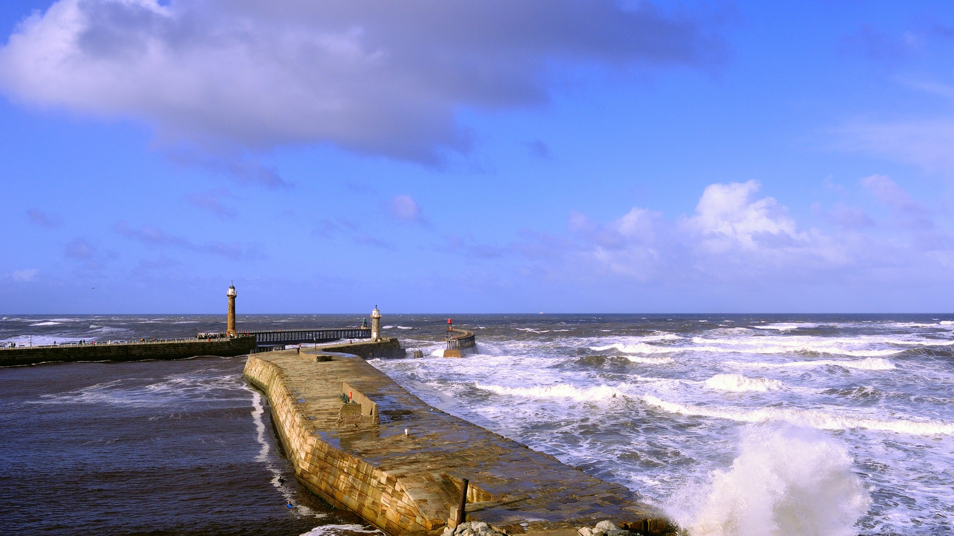 Beacons Cement Wharf Holding Back Sea England Whitby - Sea , HD Wallpaper & Backgrounds