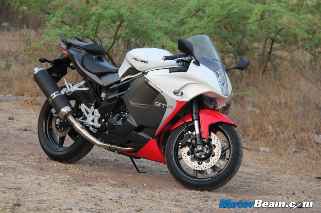 2013 Hyosung Gt650r Road Test - Gtr Bike 650 Price In India , HD Wallpaper & Backgrounds
