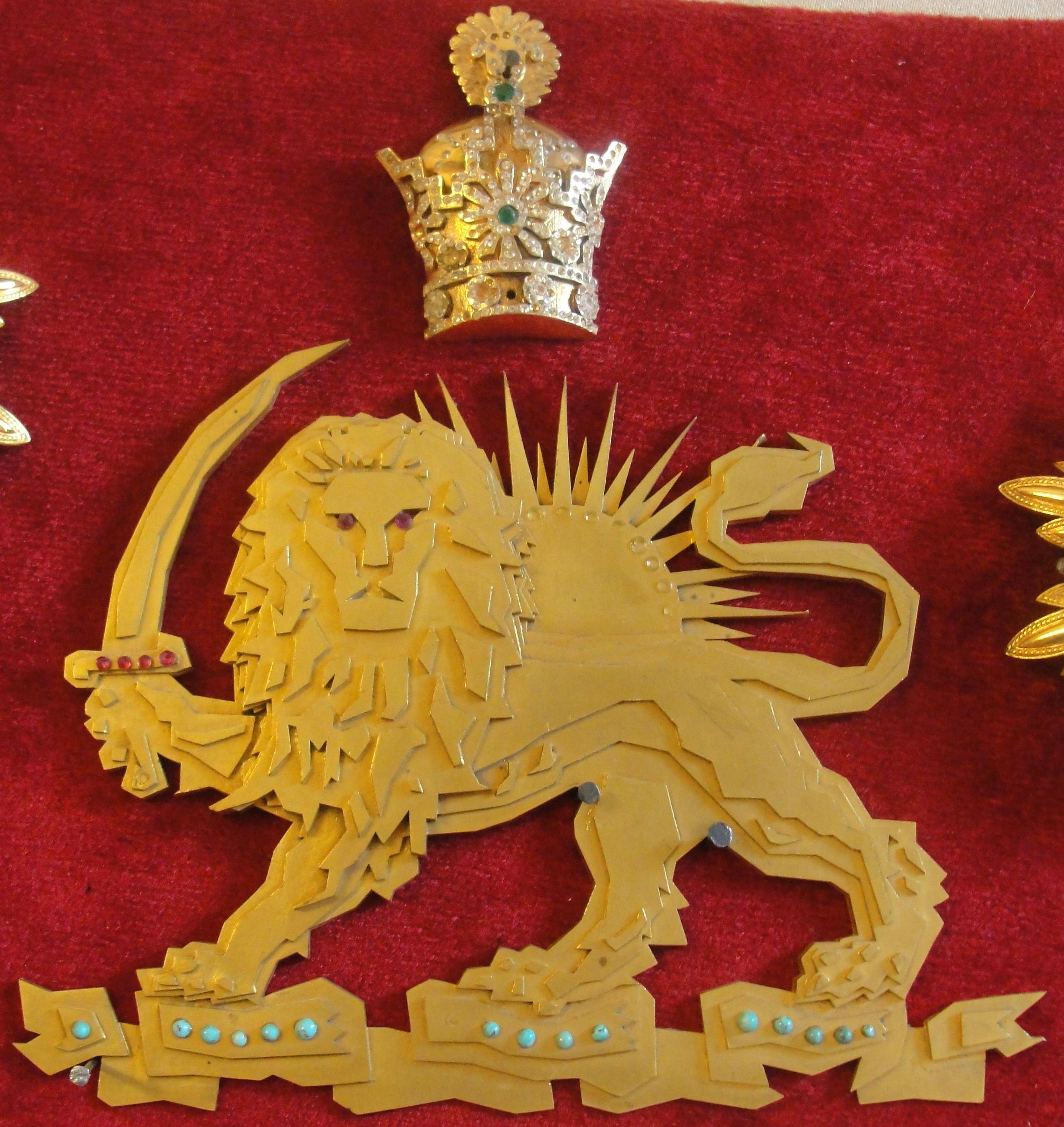 Lion And Sun And Pahlavi Crown - Iran Lion And Sun , HD Wallpaper & Backgrounds