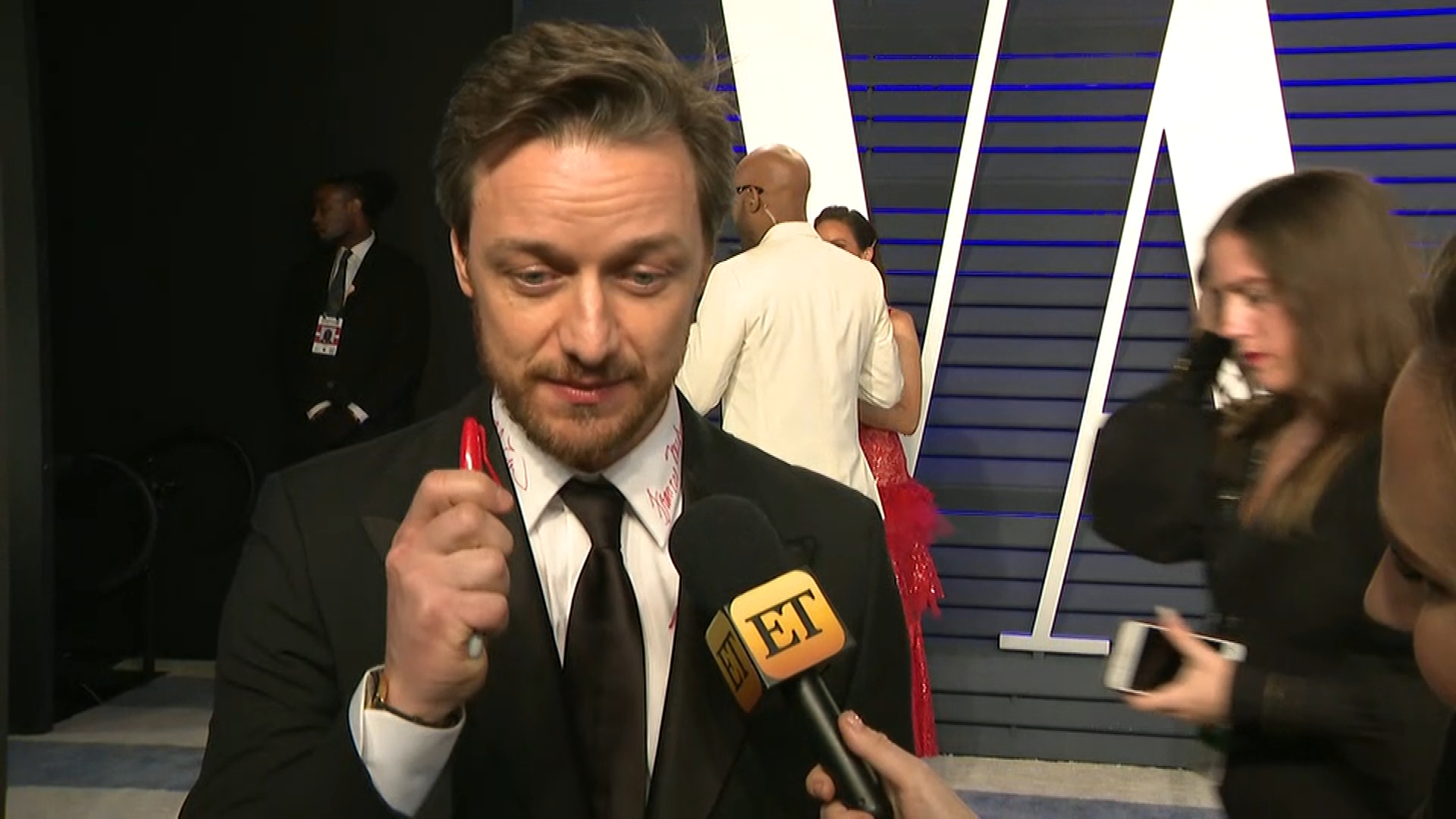 James Mcavoy's Shirt Is Covered In Celebrity Signatures - Entertainment Tonight , HD Wallpaper & Backgrounds