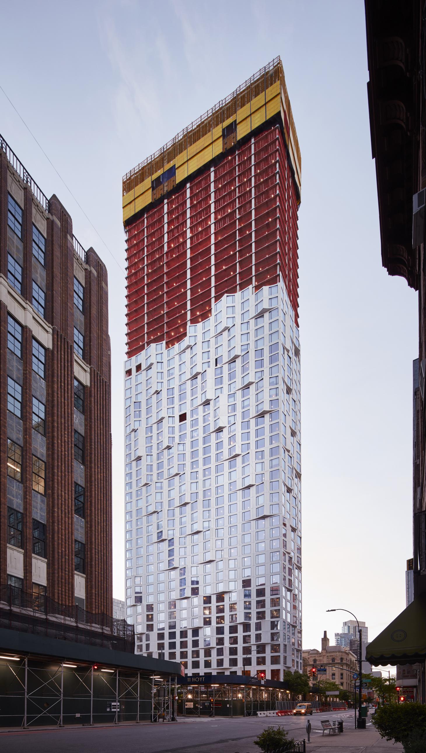'as The Tower Tops Out, It's Great To See The Façade - 11 Hoyt , HD Wallpaper & Backgrounds