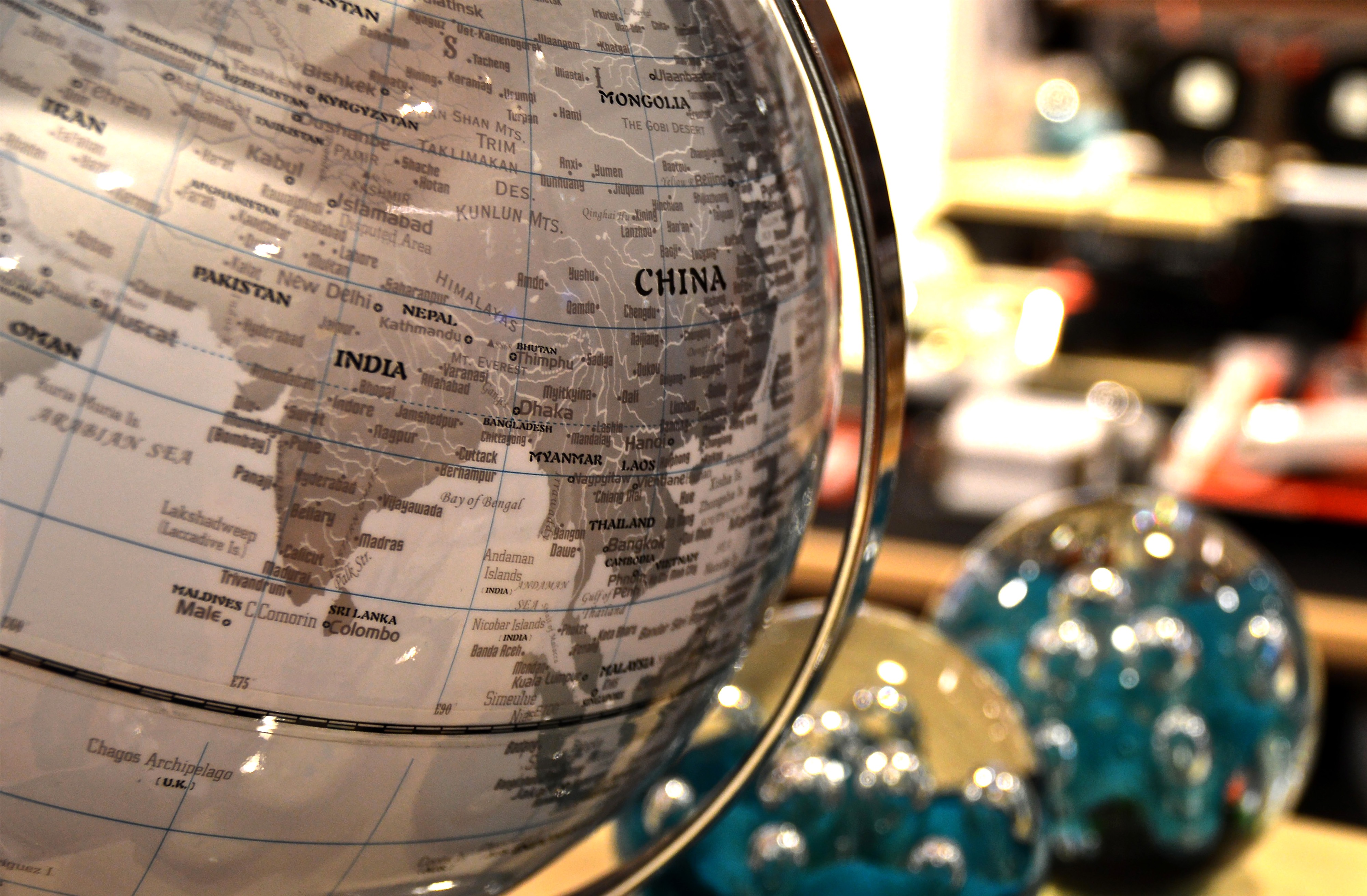 Globe Map Ball - Close Up Man Made Photography , HD Wallpaper & Backgrounds
