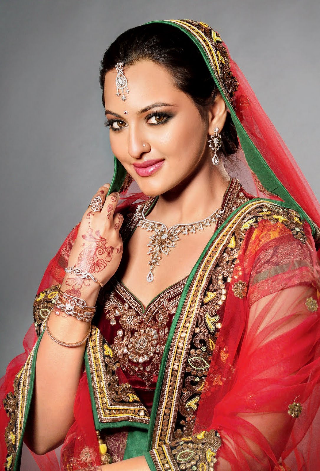 Download Sonakshi Sinha In Beautiful Desiner Langa - Sonakshi Sinha Bridal , HD Wallpaper & Backgrounds
