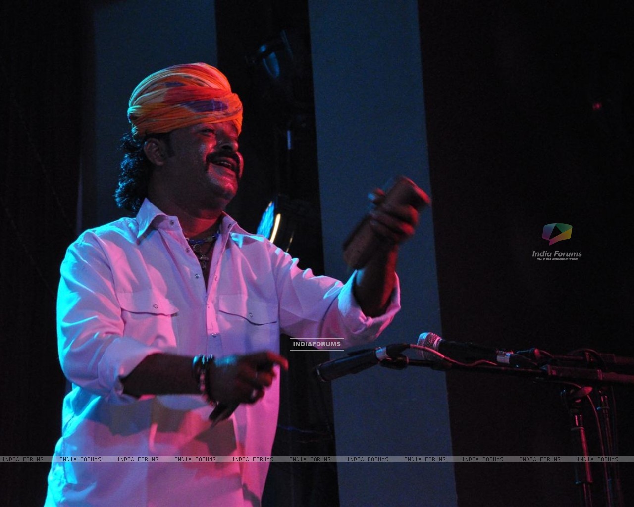 Rajasthan Night Featuring The Langa Of Marwar At Blue - Performance , HD Wallpaper & Backgrounds
