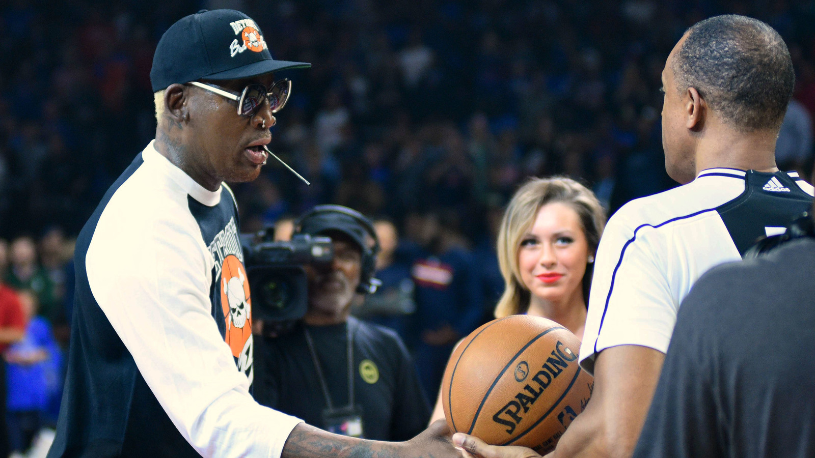Dennis Rodman Makes Appearance On Stage With Pearl - Team , HD Wallpaper & Backgrounds