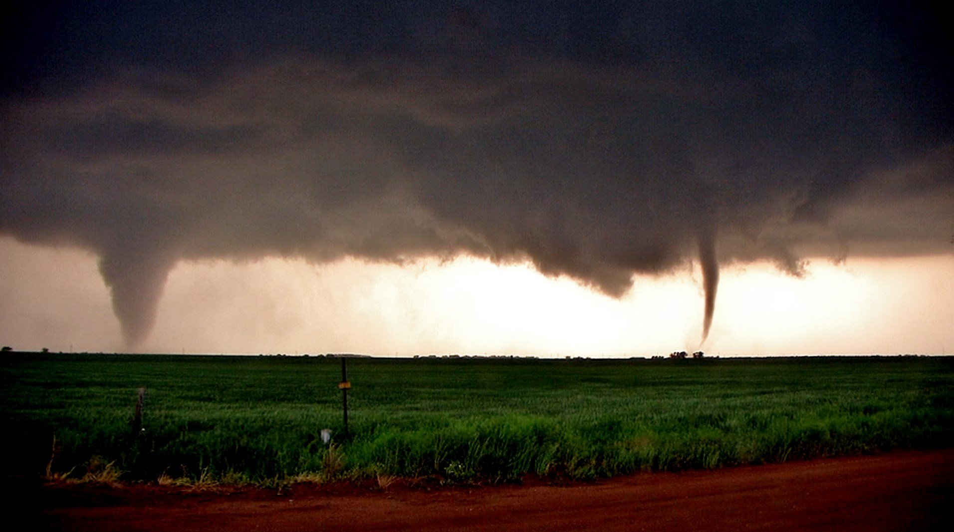 Tornado Storm Rain Disaster Nature Sky Image Download - Field , HD Wallpaper & Backgrounds