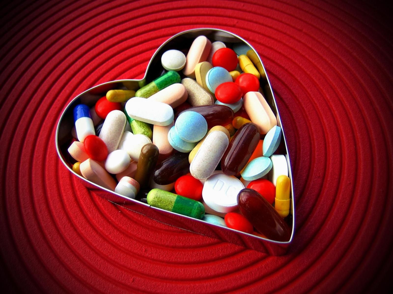Multicolored Love Pills - Addicted To Love , HD Wallpaper & Backgrounds