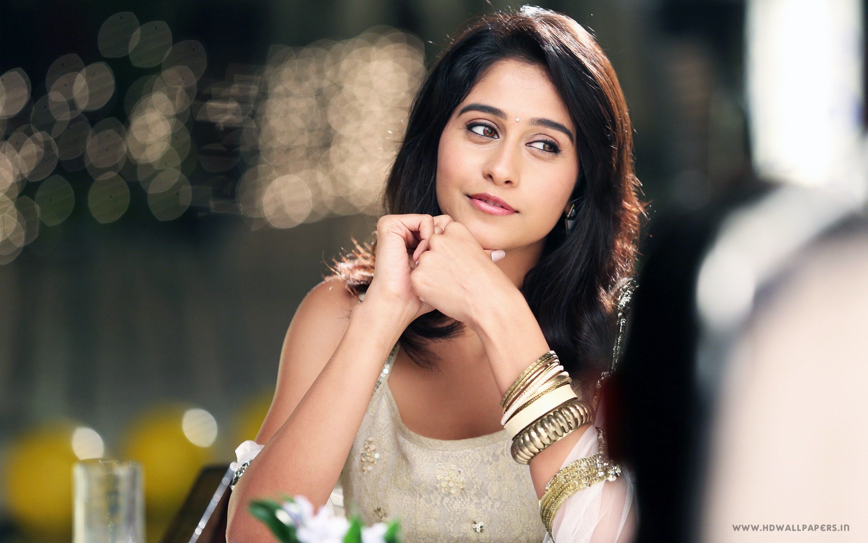 Retina Wide Resolutions 2880 X - Regina Cassandra Hindi Movie , HD Wallpaper & Backgrounds