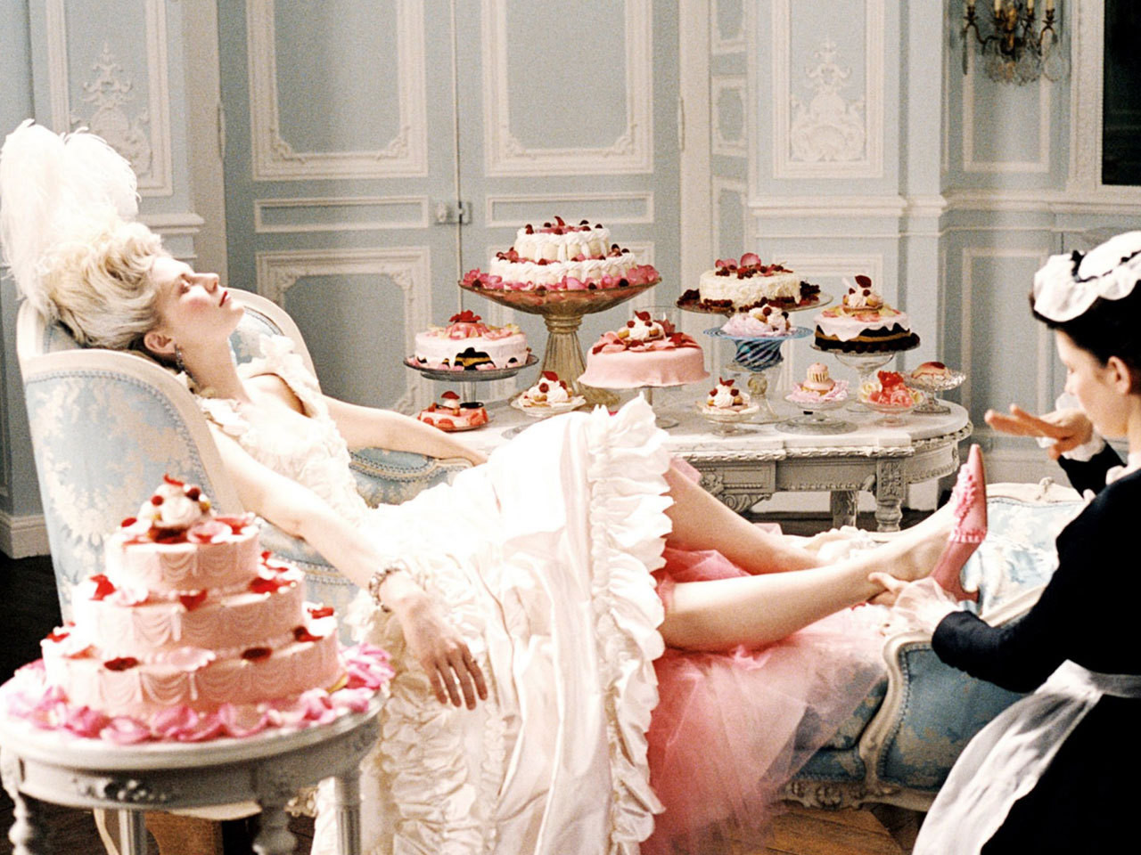 Choose Your Size - Marie Antoinette With Cake , HD Wallpaper & Backgrounds