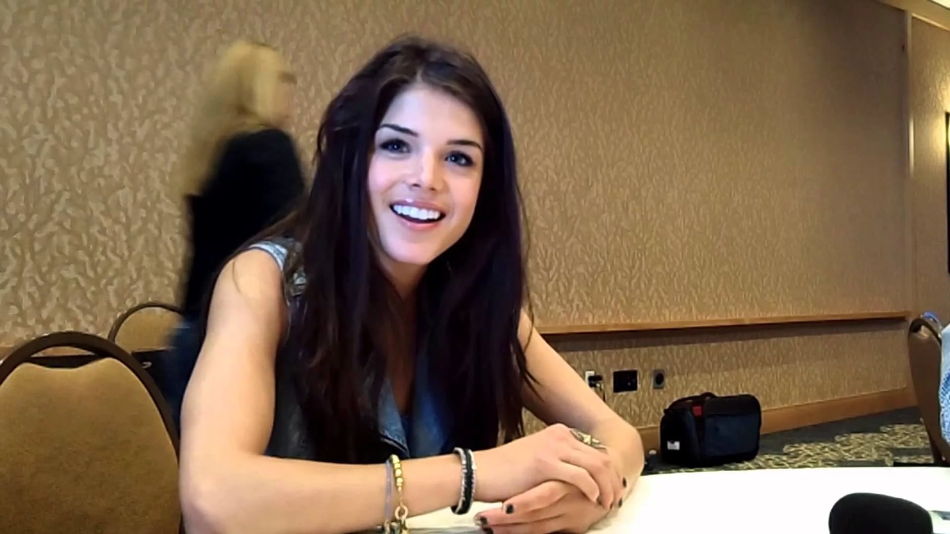 Marie Avgeropoulos By Harunist - Marie Avgeropoulos The 100 Interview , HD Wallpaper & Backgrounds